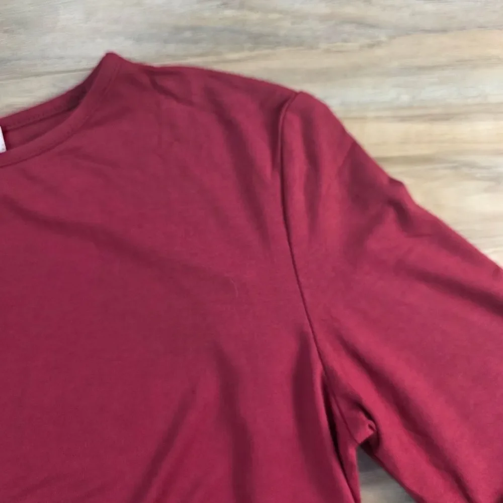 ☔️🩵⏭️NWT Burgundy Open Back Crop Long Sleeve Top Medium